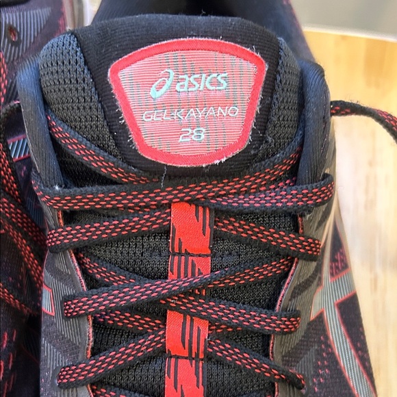 ASICS Gel-Kayano 28 Men\'s Running Shoes 1011B191 - Black and Red main image 11